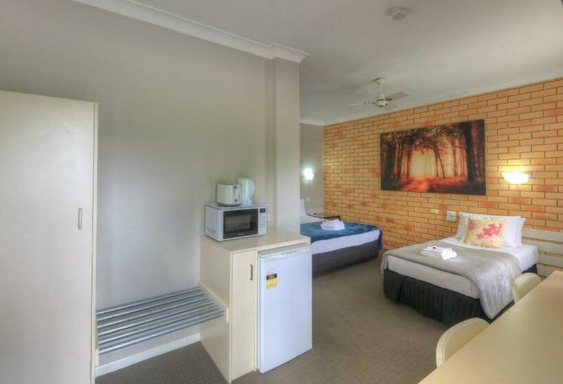 Номер Стандарт, Hilldrop Motor Inn