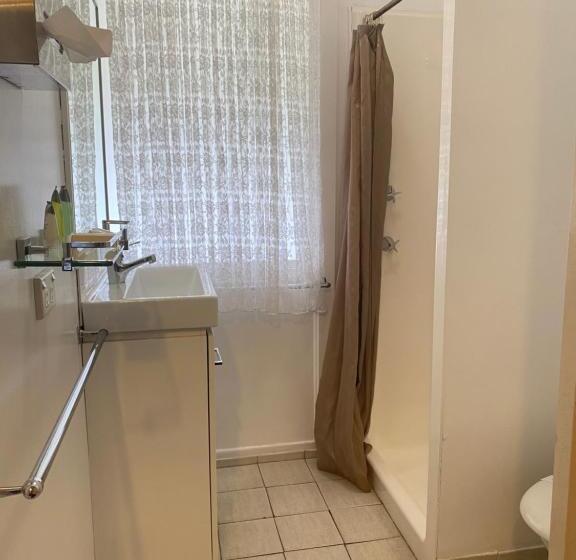 四人标准间, Motel Kempsey