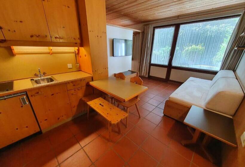 Студио Стандарт с Балконом, Residence Silvester