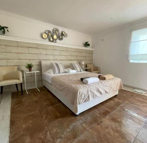 آپارتمان 1 خوابه با چشم‌انداز استخر, Yellow Villa With A Sea View