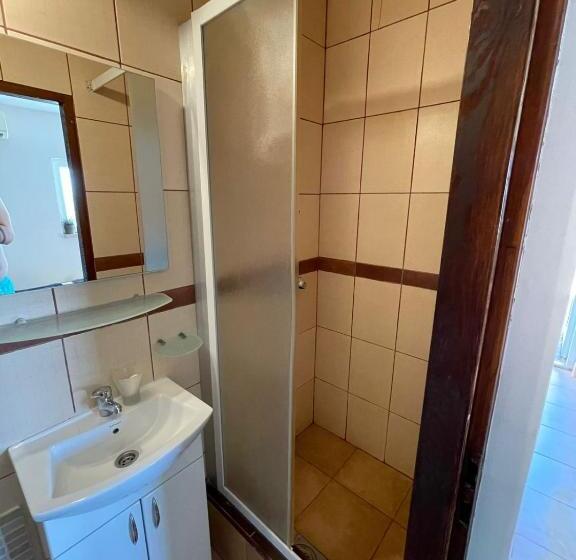 آپارتمان 1 خوابه با چشم‌انداز استخر, Yellow Villa With A Sea View