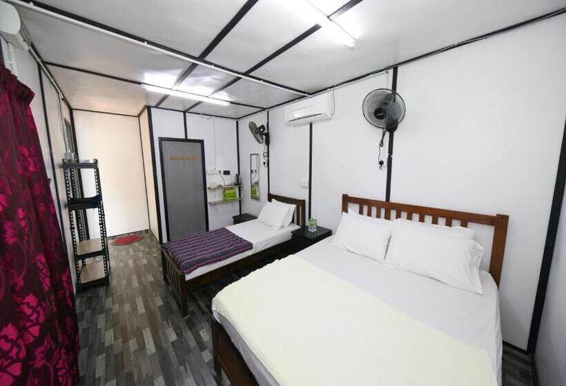 Люкс Superior, Oyo 90960 Rajawali D Cabin Chalet Roomstay