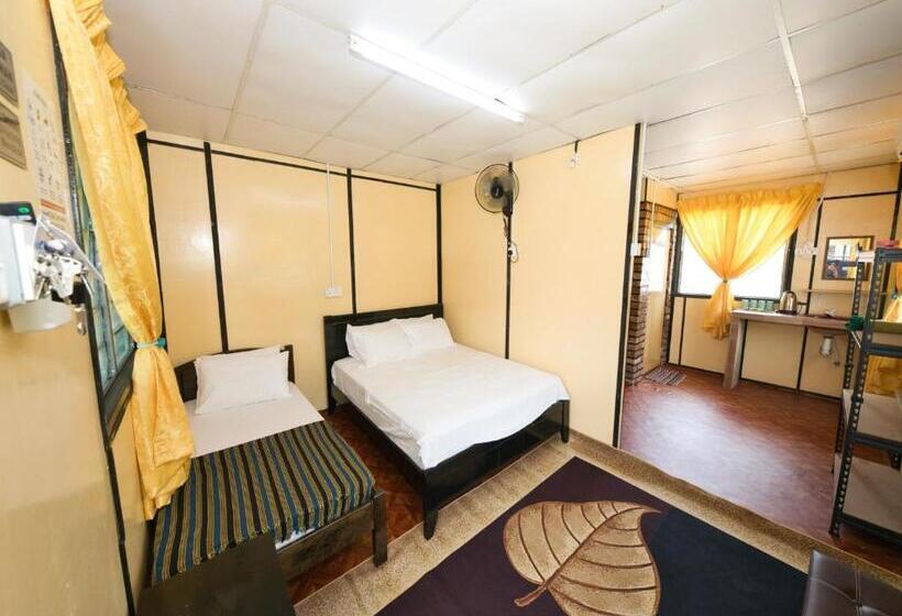 Family Suite, Oyo 90960 Rajawali D Cabin Chalet Roomstay