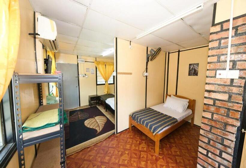 Family Suite, Oyo 90960 Rajawali D Cabin Chalet Roomstay