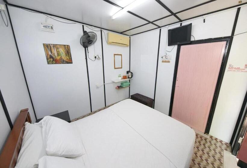 Номер Deluxe, Oyo 90960 Rajawali D Cabin Chalet Roomstay
