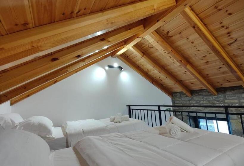 اتاق استاندارد با چشم‌انداز باغ, Gogo Moustache Guest House
