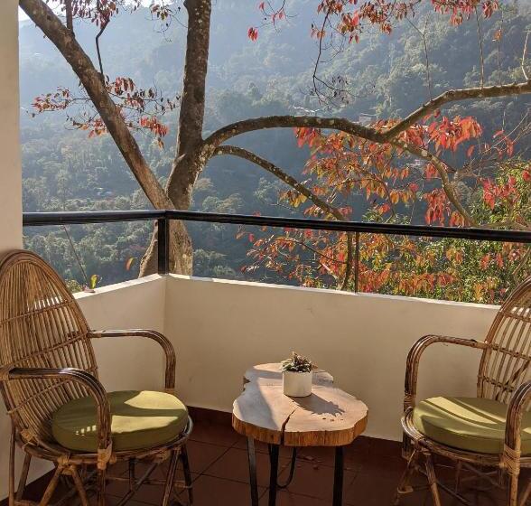 سوییت, Kengbari Retreat