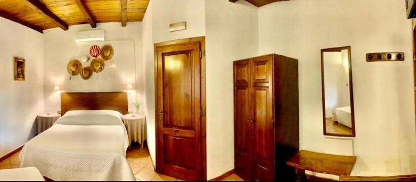 اتاق استاندارد سه نفره, Country House