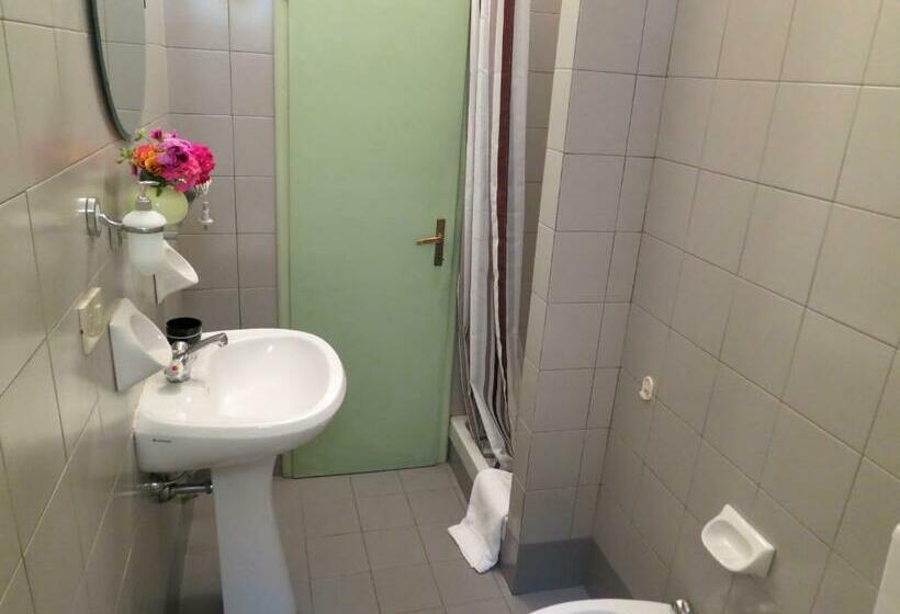 اتاق استاندارد با سرویس بهداشتی مشترک, Casa Della Zia, Bologna By Short Holidays