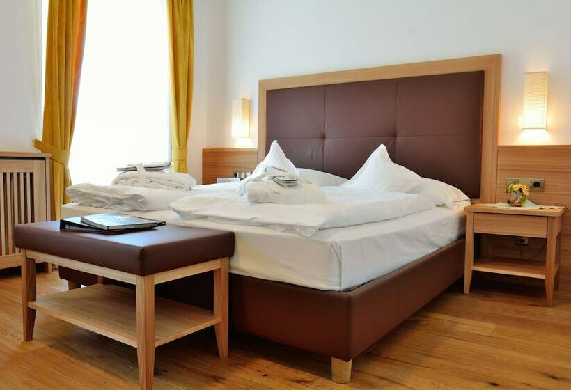 اتاق راحتی, Family Hotel Posta
