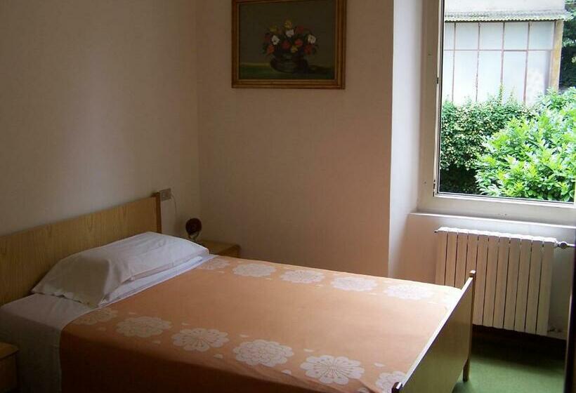 اتاق استاندارد یک نفره, Albergo Corona