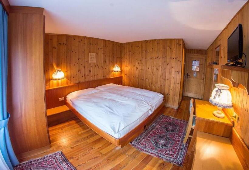 غرفة قياسية مزوَّدة بشُرفة, Gran Baita