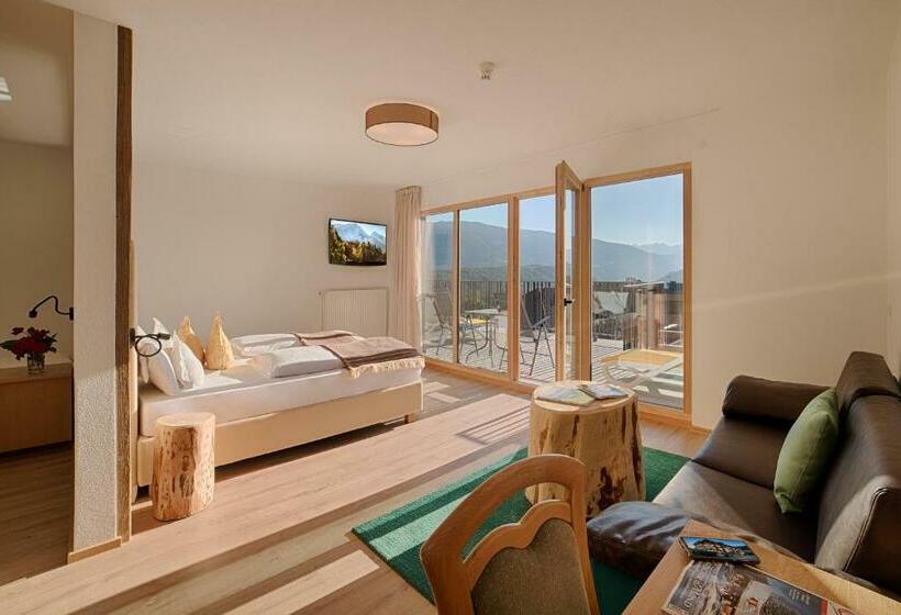 Family Suite, Kristall
