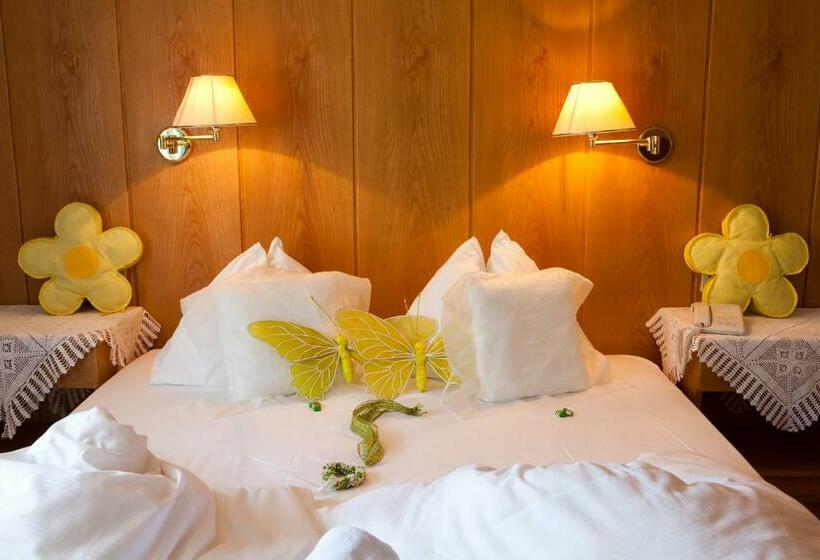 غرفة قياسية ثلاثية, Mountain Hotel Mezdì