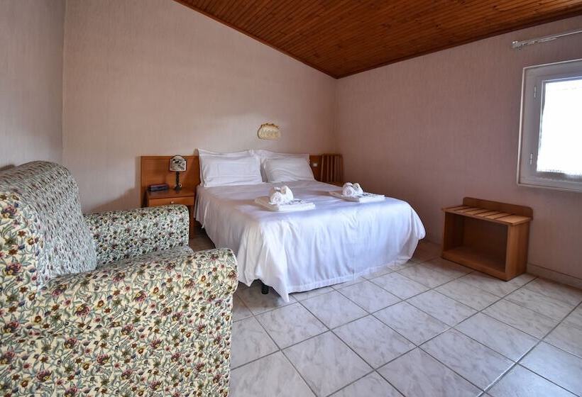 اتاق استاندارد سه نفره, Villa Giada