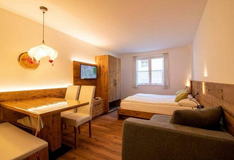 标准工作室, Residence Montebel