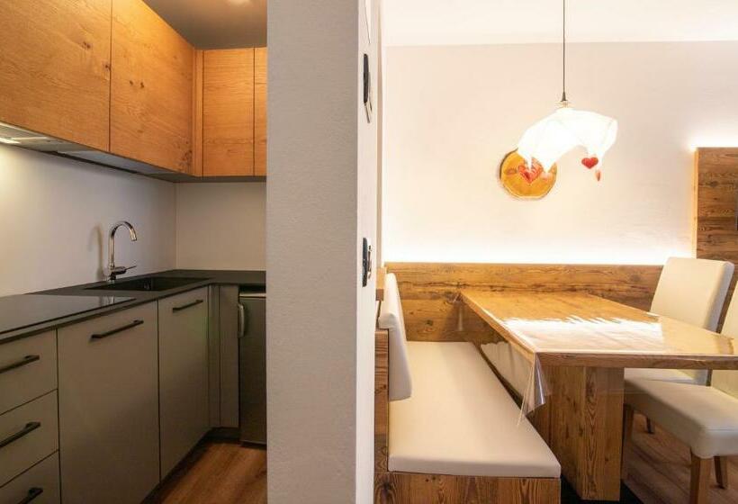 标准工作室, Residence Montebel
