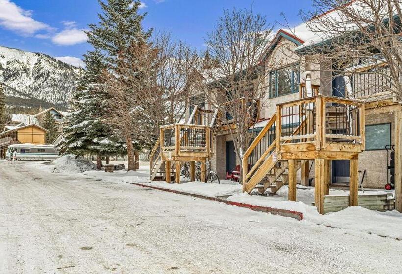 Quarto Familiar, Bow Valley Chalets Entire 2 Bedrooms Townhouse