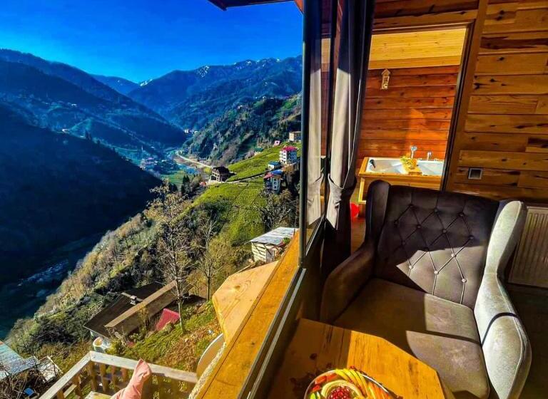 اتاق لوکس, Kinya Bungalov