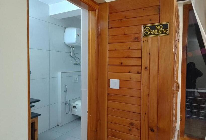Четырехместный Номер Стандарт с Балконом, Erm   Luxury Boutique Stay