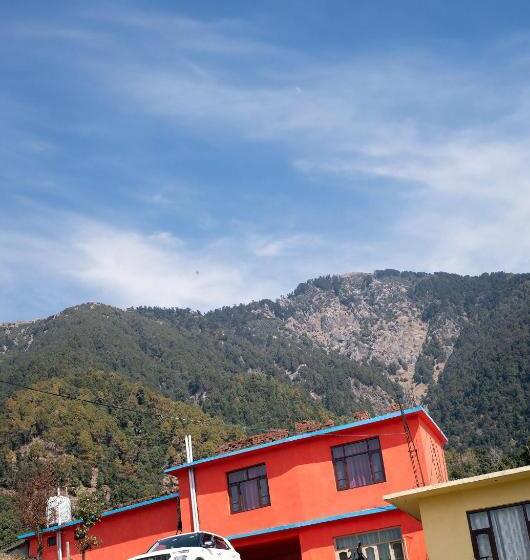4인용 스탠다드 룸, Orange House