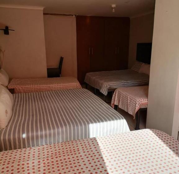 Семейный Номер, Eeufees Guesthouse