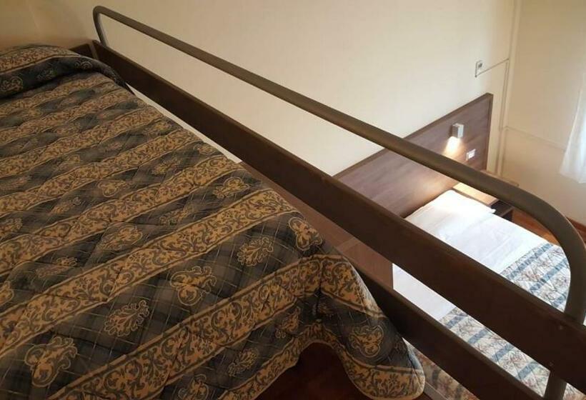 اتاق استاندارد چهار تخته, La Fonte