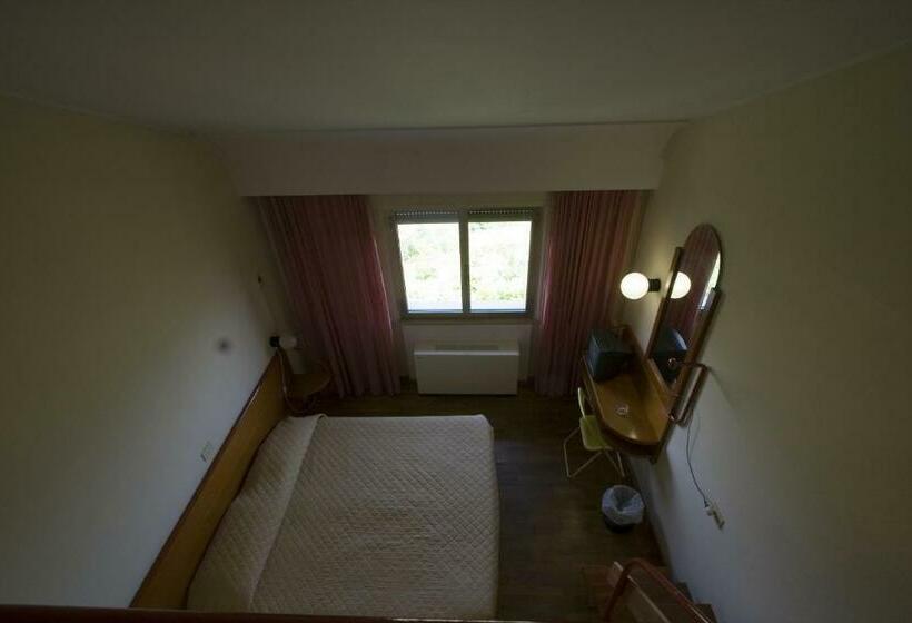 اتاق استاندارد سه نفره, La Fonte