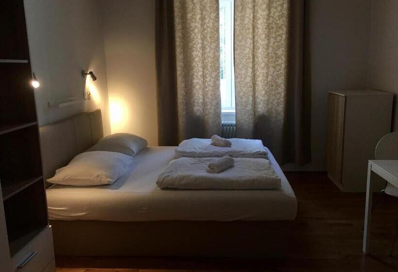 اتاق استاندارد, C   Punkt Hostel