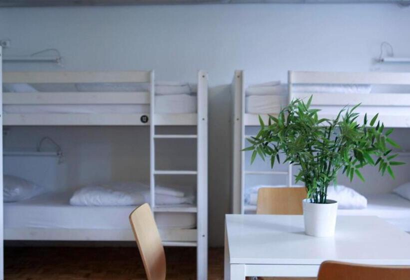 اتاق استاندارد با سرویس بهداشتی مشترک, C   Punkt Hostel