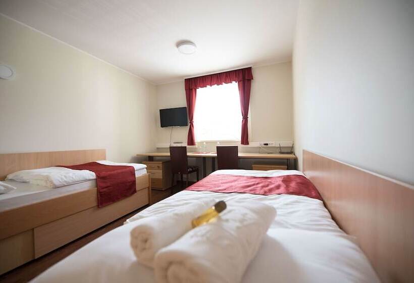 اتاق استاندارد, Hostel M