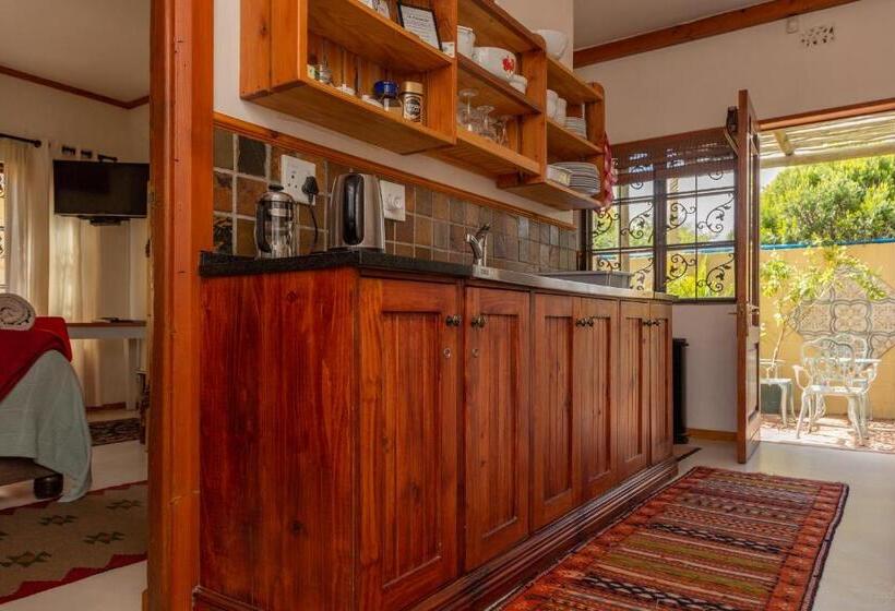 اتاق استاندارد, 10 Alexander B&b