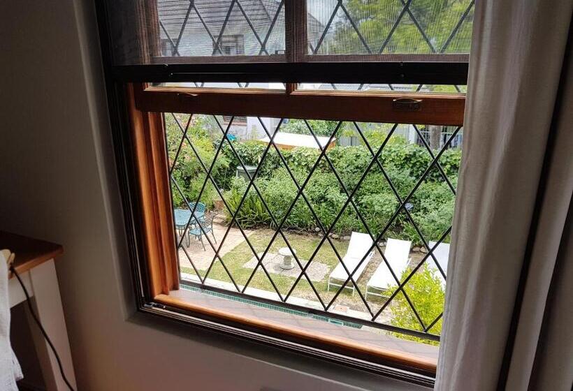 اتاق استاندارد سه نفره, 10 Alexander B&b