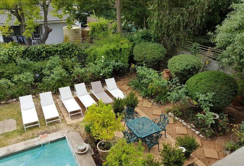 اتاق استاندارد سه نفره, 10 Alexander B&b