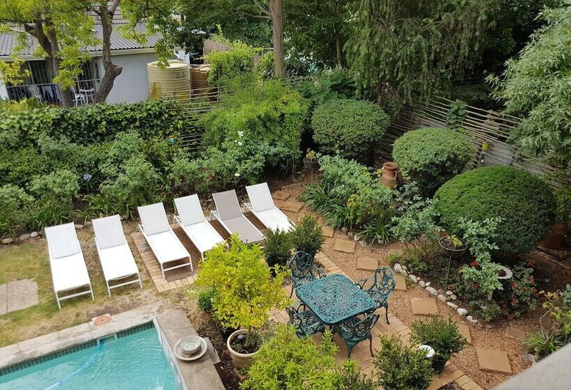 اتاق استاندارد سه نفره, 10 Alexander B&b