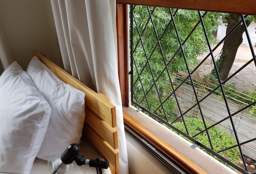 اتاق استاندارد سه نفره, 10 Alexander B&b