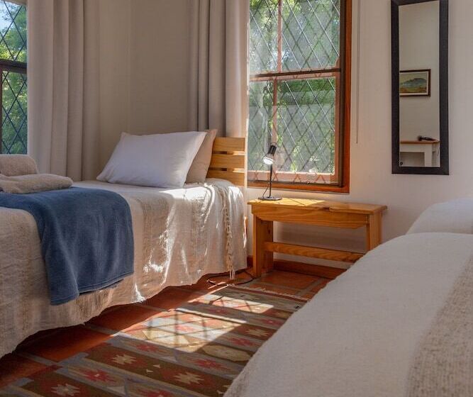 اتاق استاندارد سه نفره, 10 Alexander B&b