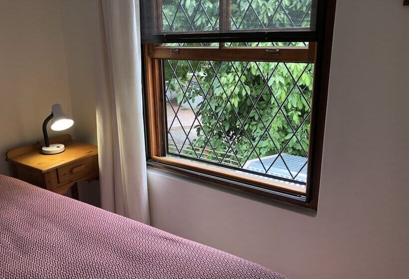 اتاق استاندارد, 10 Alexander B&b