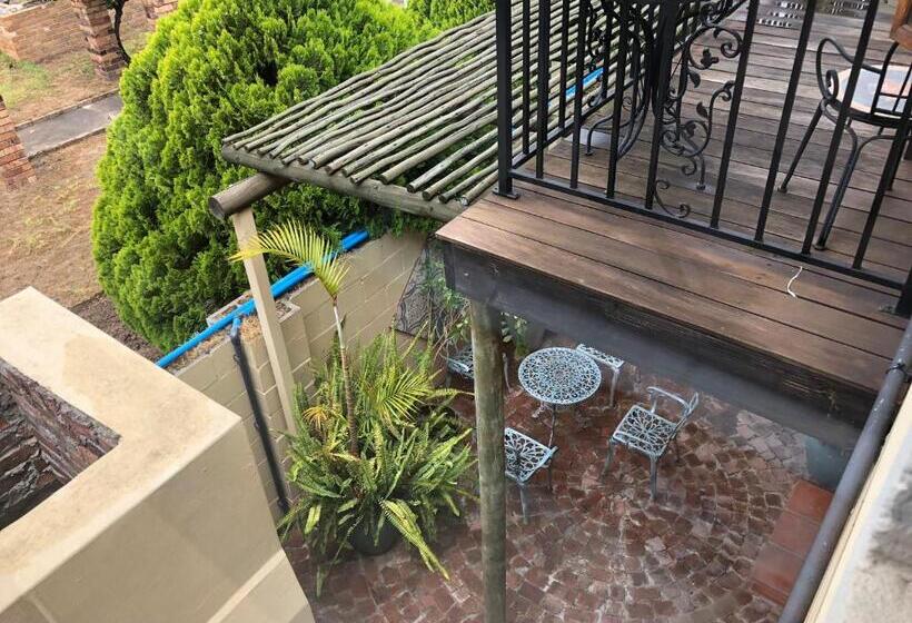 اتاق استاندارد, 10 Alexander B&b