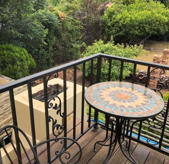 اتاق استاندارد, 10 Alexander B&b