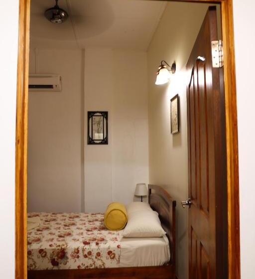 Quarto Estandar Banheiro Compartilhado, Sojourn Beds & Cafe   Hostel