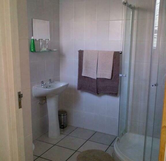 Семейный Номер, Laings Lodge