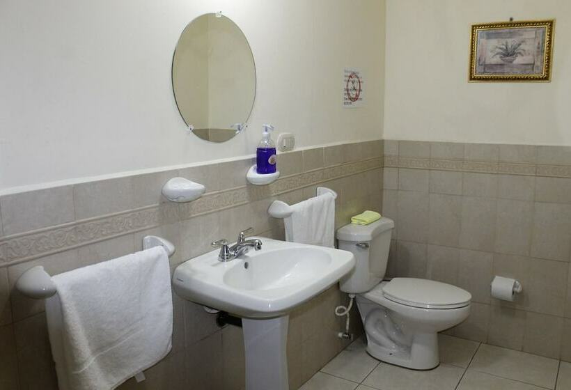 اتاق استاندارد سه نفره, Hostal Don Guillermo