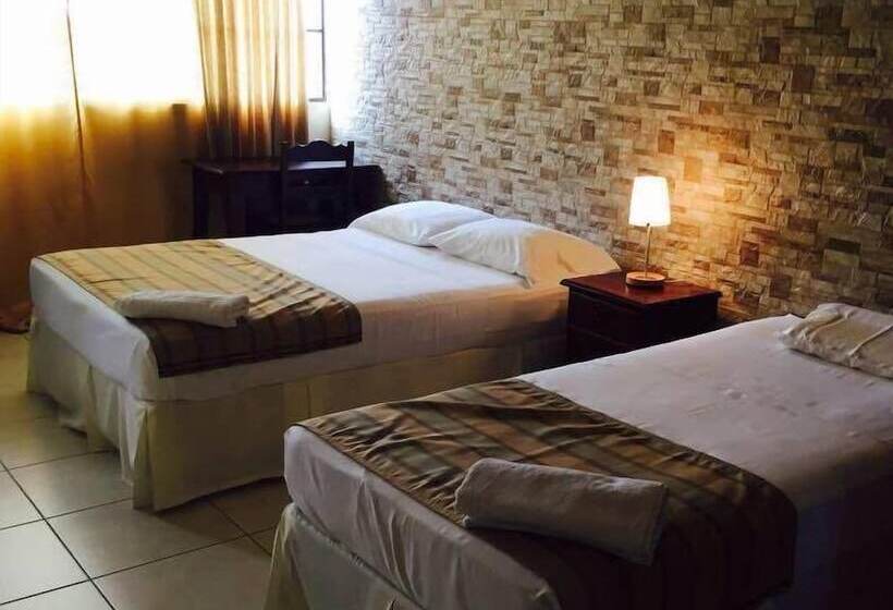 اتاق استاندارد سه نفره, Hostal Don Guillermo