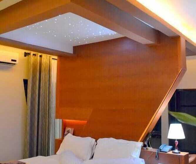 スーペリアールーム, The Walkgard Transit