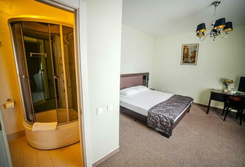 سوییت, Churchill Inn