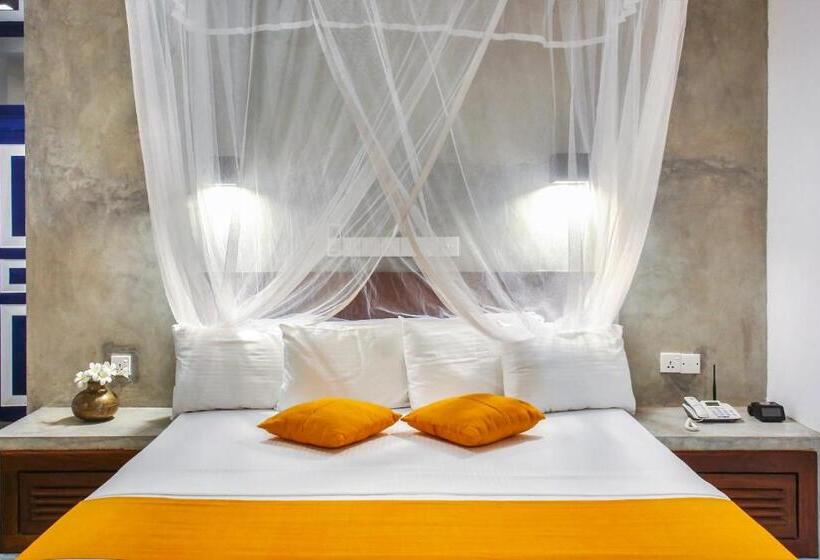 اتاق لوکس با بالکن و چشم‌انداز دریا, Culture Resort