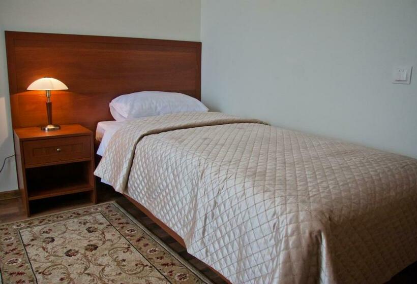 חדר סטנדרט יחיד, Re Vita