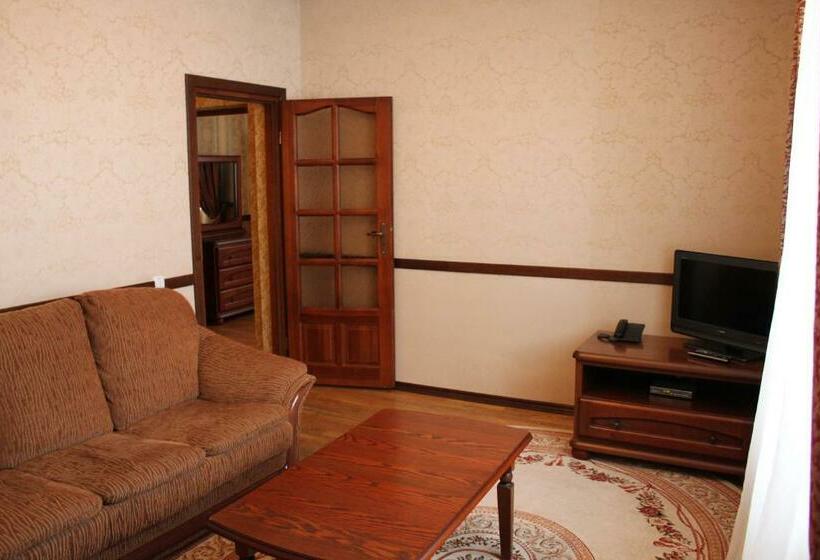 סוויטת ג'וניור, &restaurant Senator