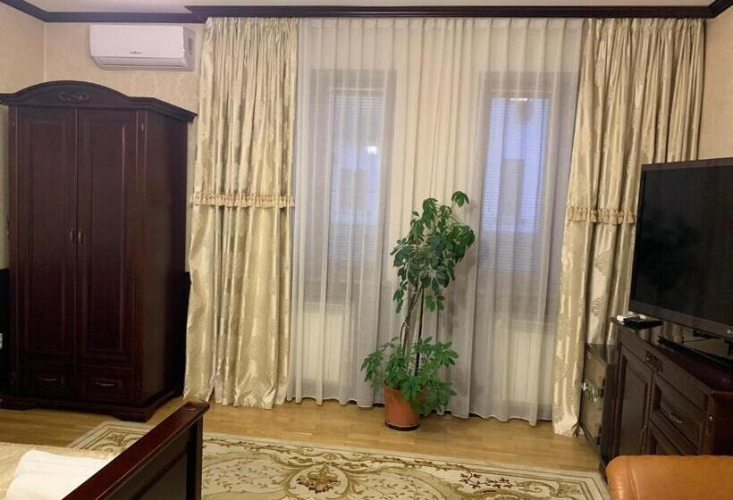 Президентский Люкс, &restaurant Senator